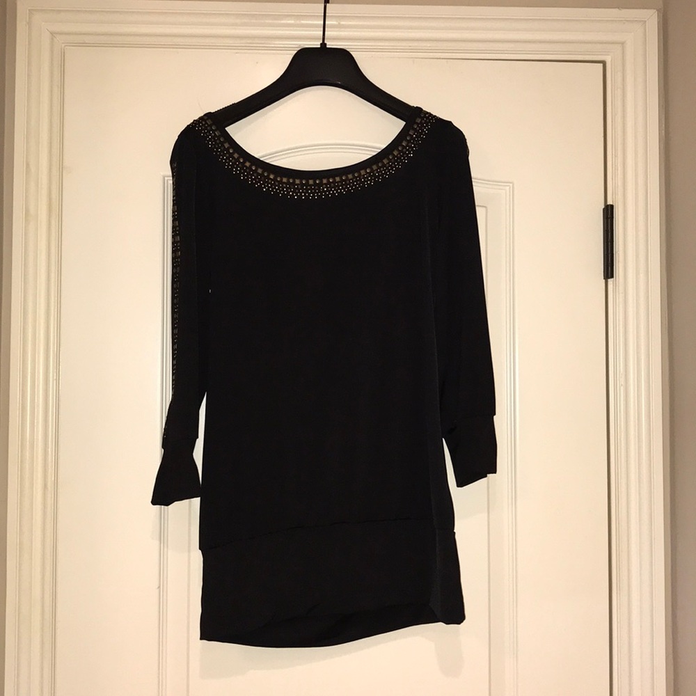 Cache Cold Shoulder rhinestone blouse